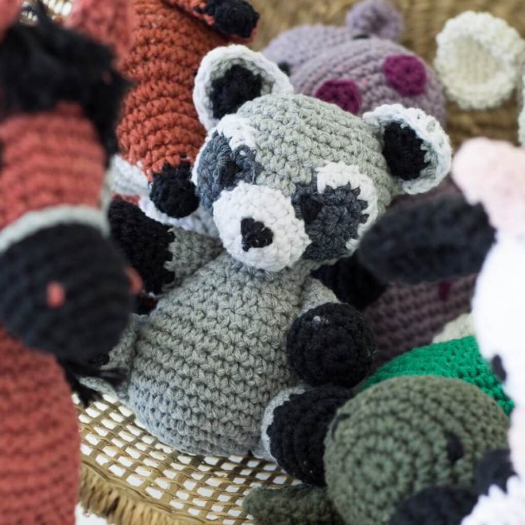 Amigurumi Raccoon Ricky Häkelset - Hoooked - Image 3