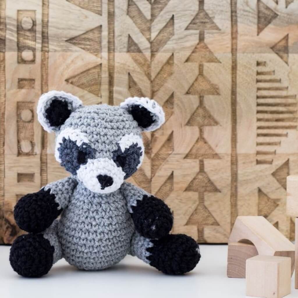Amigurumi Raccoon Ricky Häkelset - Hoooked - Image 4